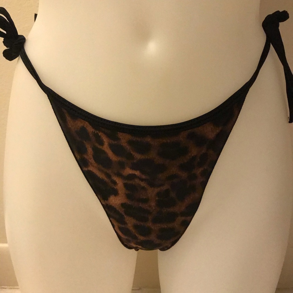 Bikini - Picture 2 of 7